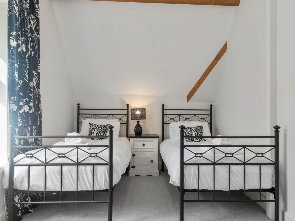 bed 8